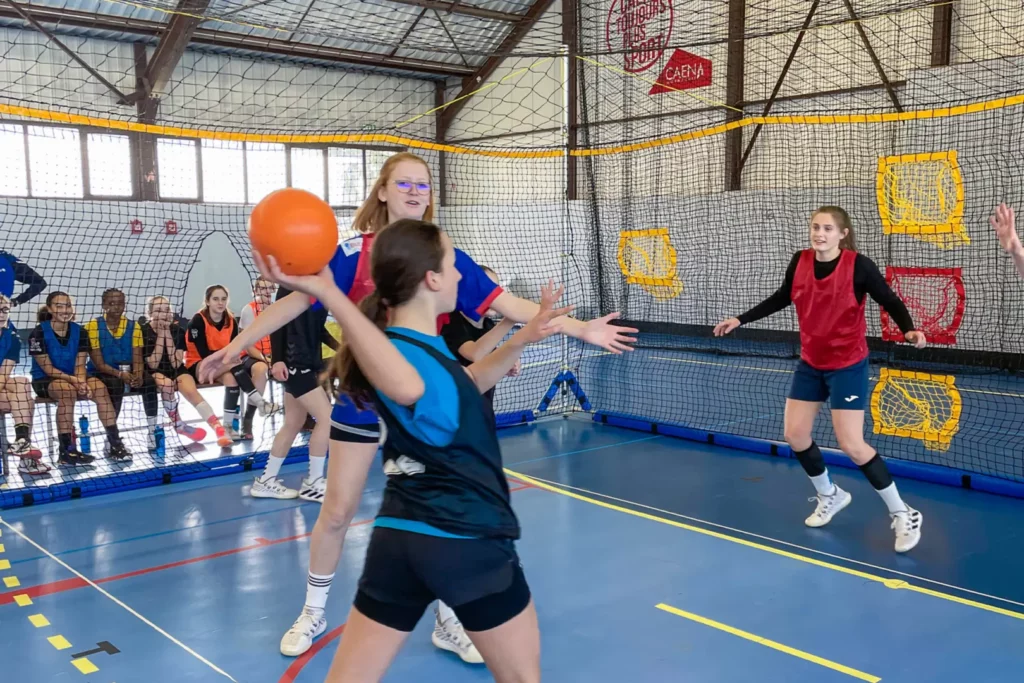 homeball hand caen feminine